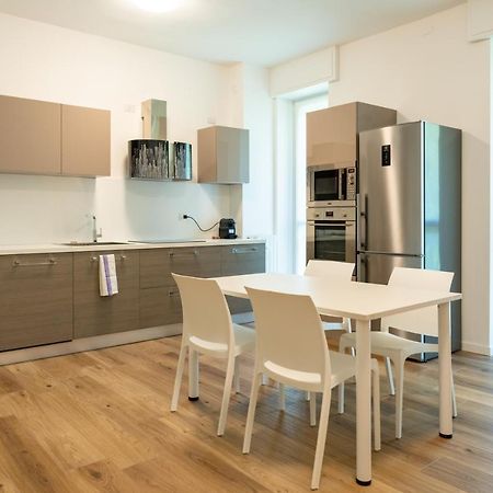 Апартаменты 15Min Metro Duomo - Rho Fiera - Skyscraper Kitchen Милан Экстерьер фото