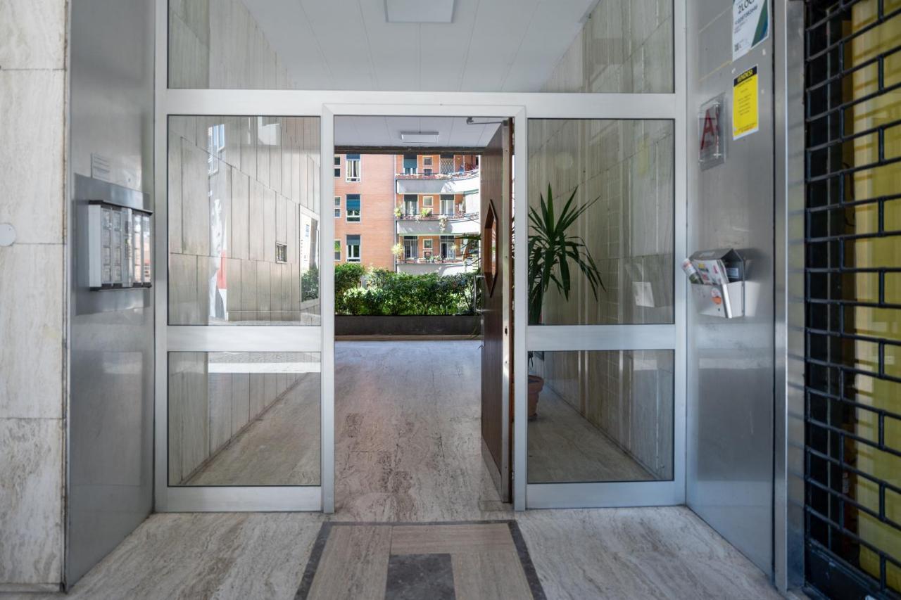 Апартаменты 15Min Metro Duomo - Rho Fiera - Skyscraper Kitchen Милан Экстерьер фото